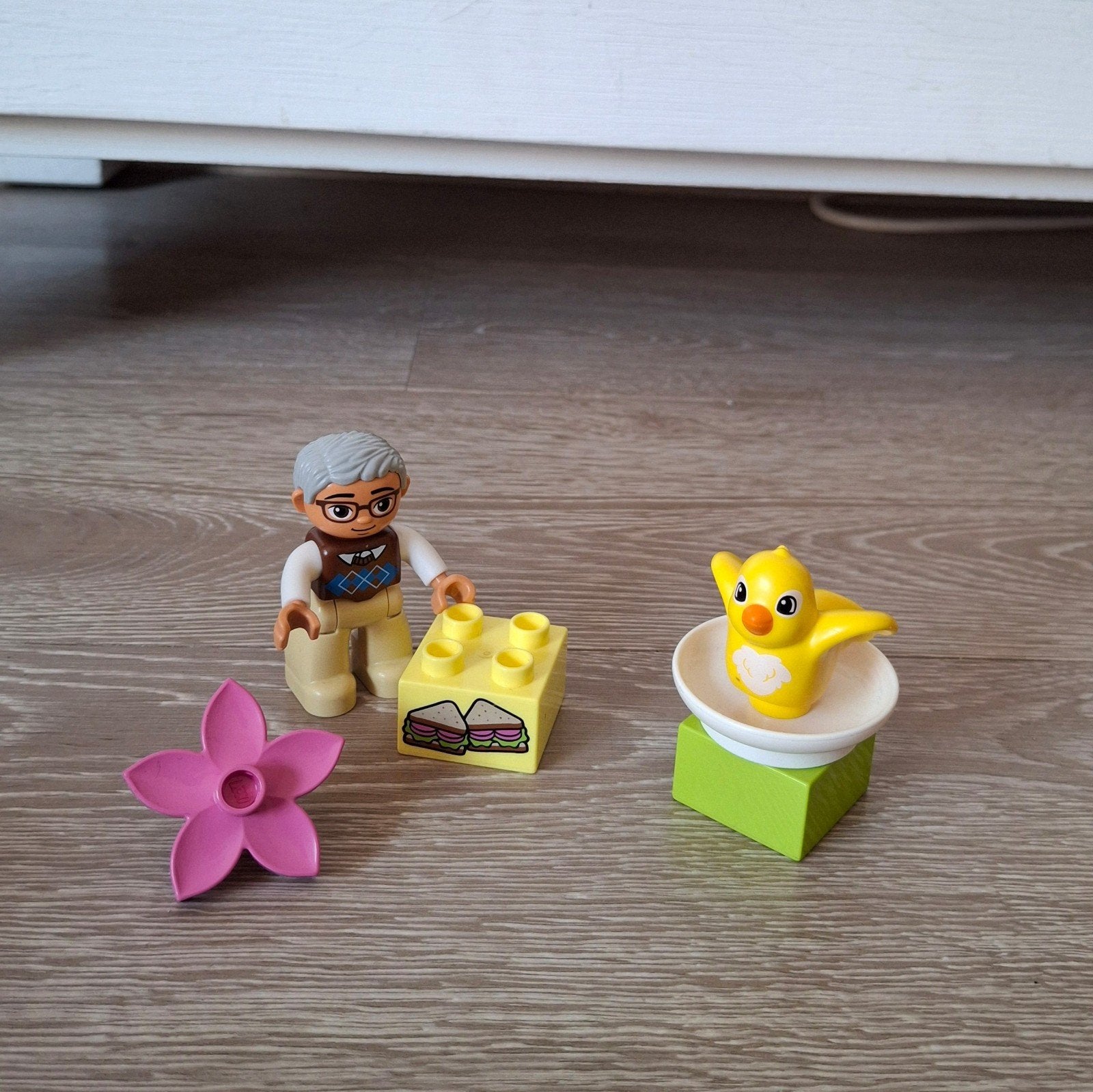 Opa voert vogel, Ophalen of Verzenden, Zo goed als nieuw, Duplo