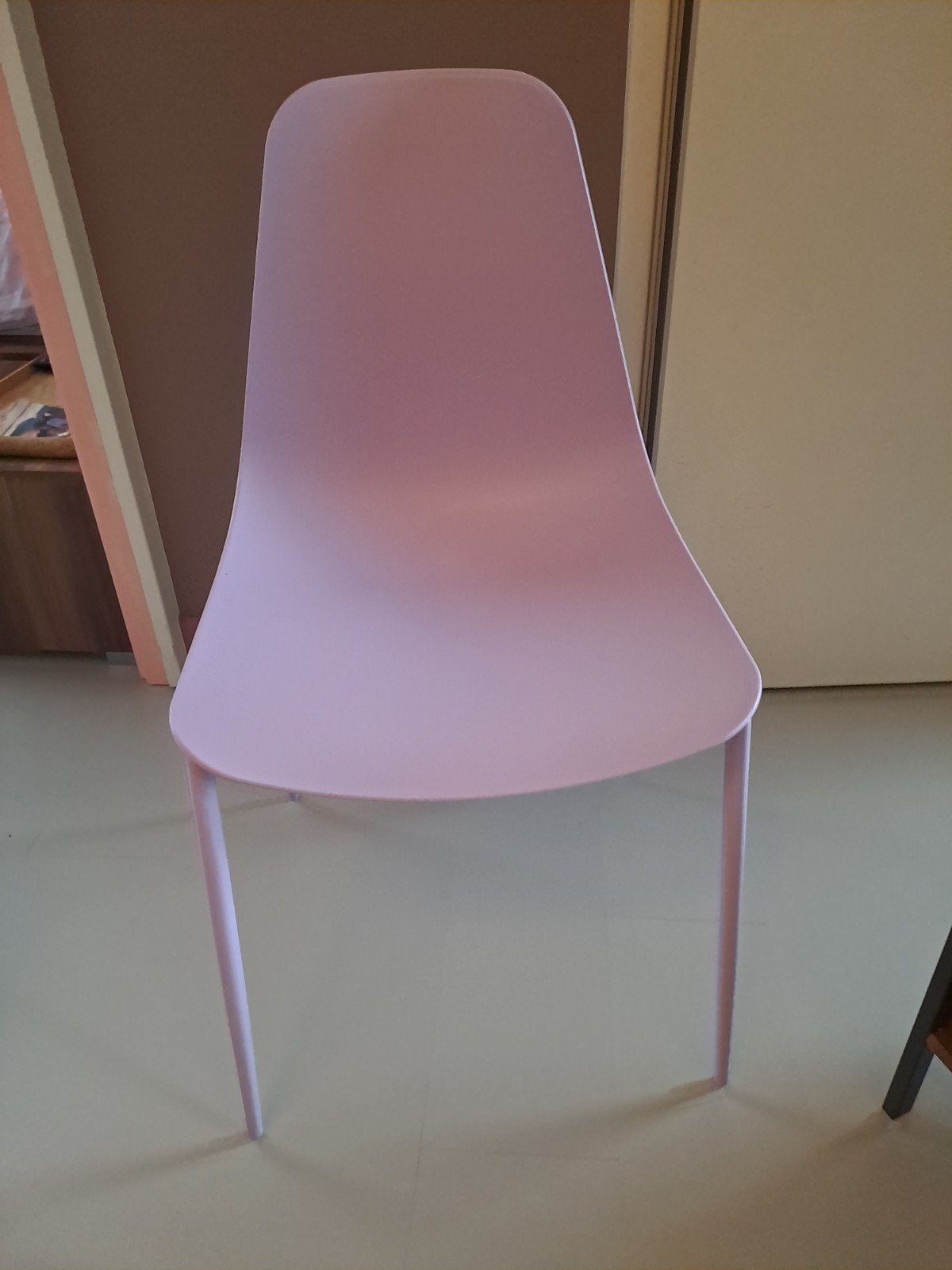 Lila stoel - Modern en comfortabel, Ophalen, Kunststof, Overige kleuren, Zo goed als nieuw