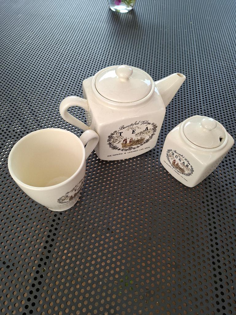Klein theeservies, Ophalen, Gebruikt, Overige stijlen, Kop(pen) en/of Schotel(s)