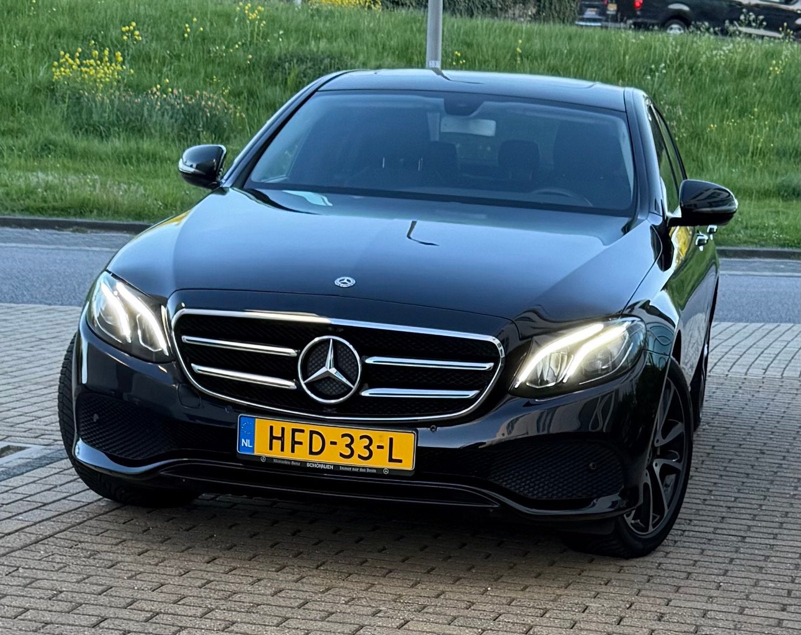 Mercedes-Benz E-Klasse E200 197pk 4MATIC 9G-TRONIC 11/2019, Auto's, Automaat, Dealer onderhouden, 4 cilinders, Zwart