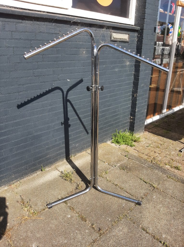 Kledingrek in hoogte verstelbaar kleding rek € 40,00, Ophalen, Gebruikt, Pascalstraat 6 1704 RD Heerhugowaard, Helmen Store