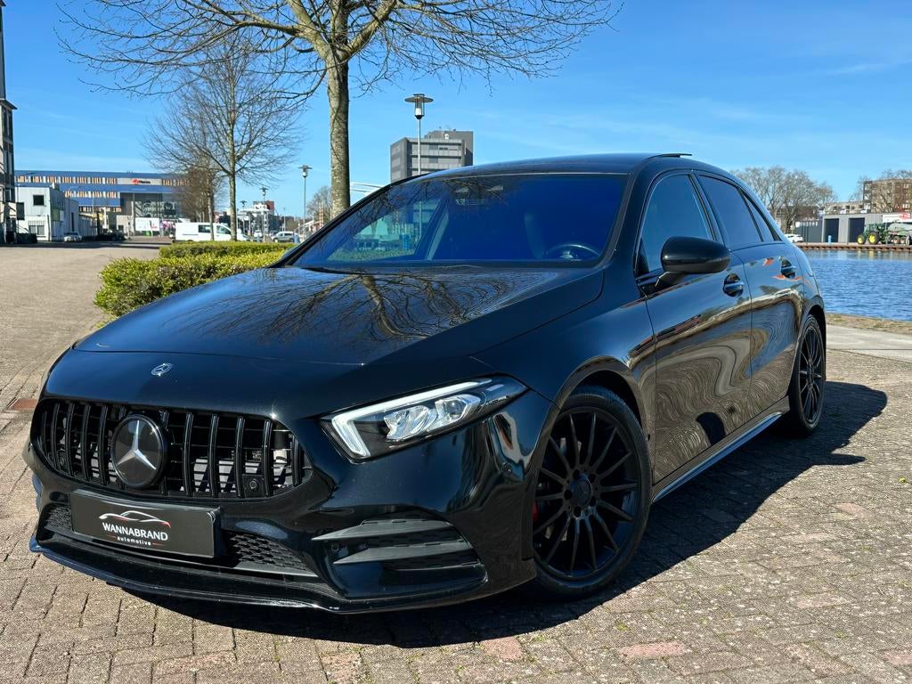 Mercedes A200 AMG Pano CarPlay Automaat 2018, Zwart, 4 cilinders, Navigatiesysteem, 1600 kg