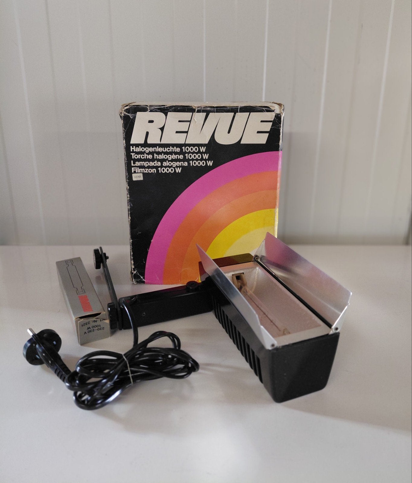 Revue 1000 watt verlichtingslamp/filmzon!, Verzamelen, Fotografica en Filmapparatuur, Ophalen of Verzenden, 1960 tot 1980