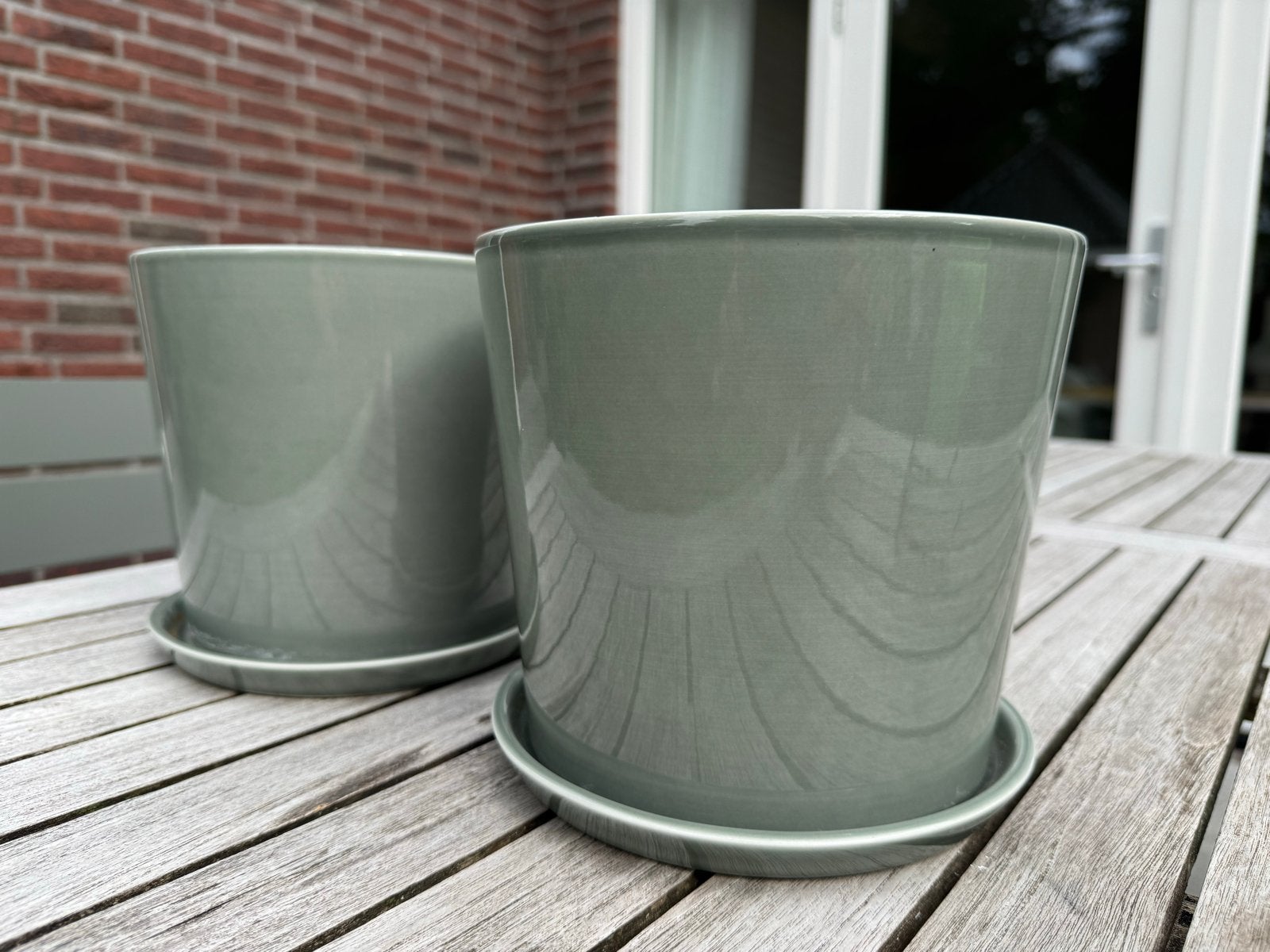Hay bloempotten met schotel, Ophalen, Zo goed als nieuw