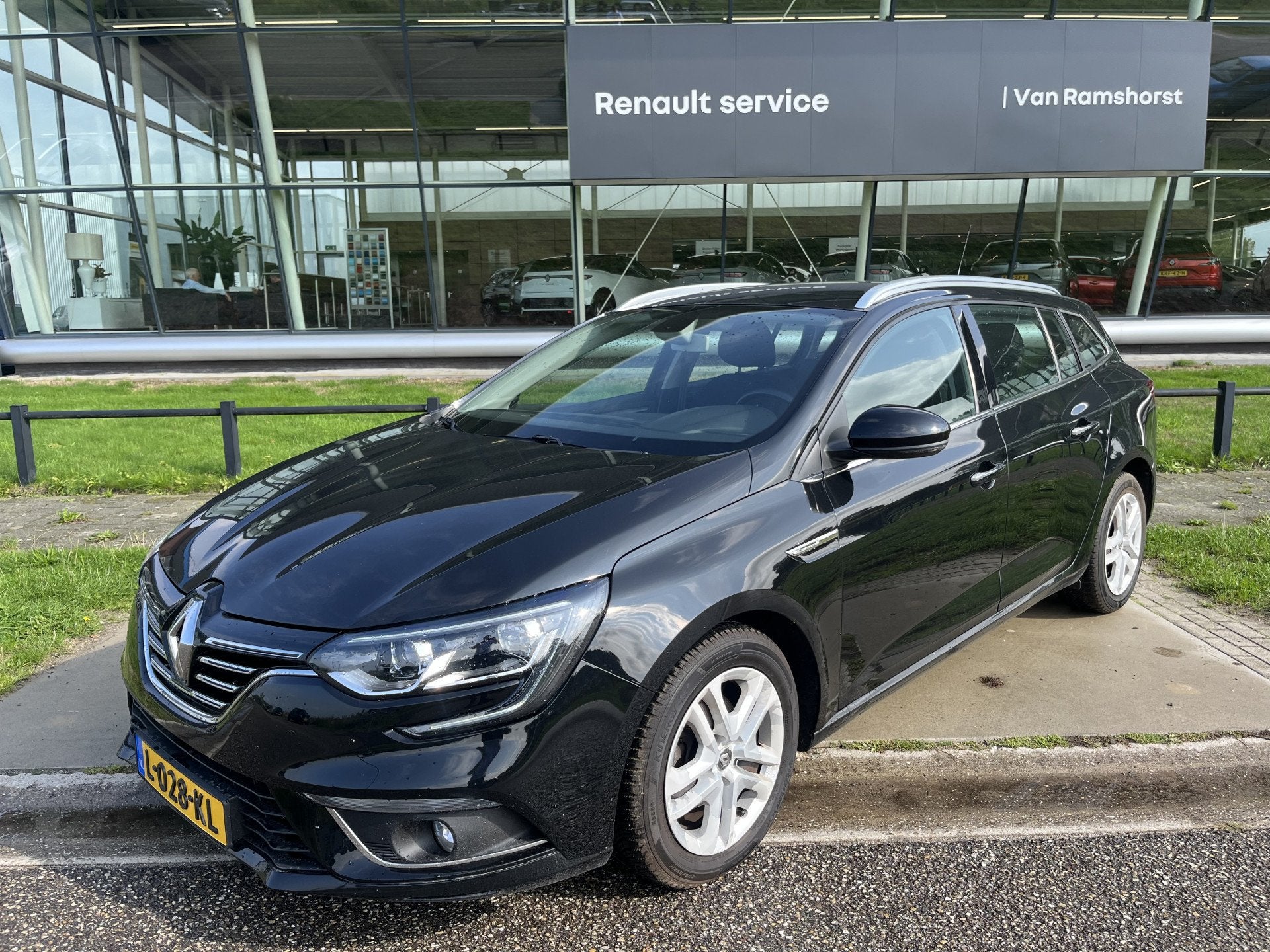 Renault Mégane Estate 1.3 TCe 140PK Limited / Automaat / Tr, Auto's, 12 maanden, Stof, Gebruikt, 4 cilinders