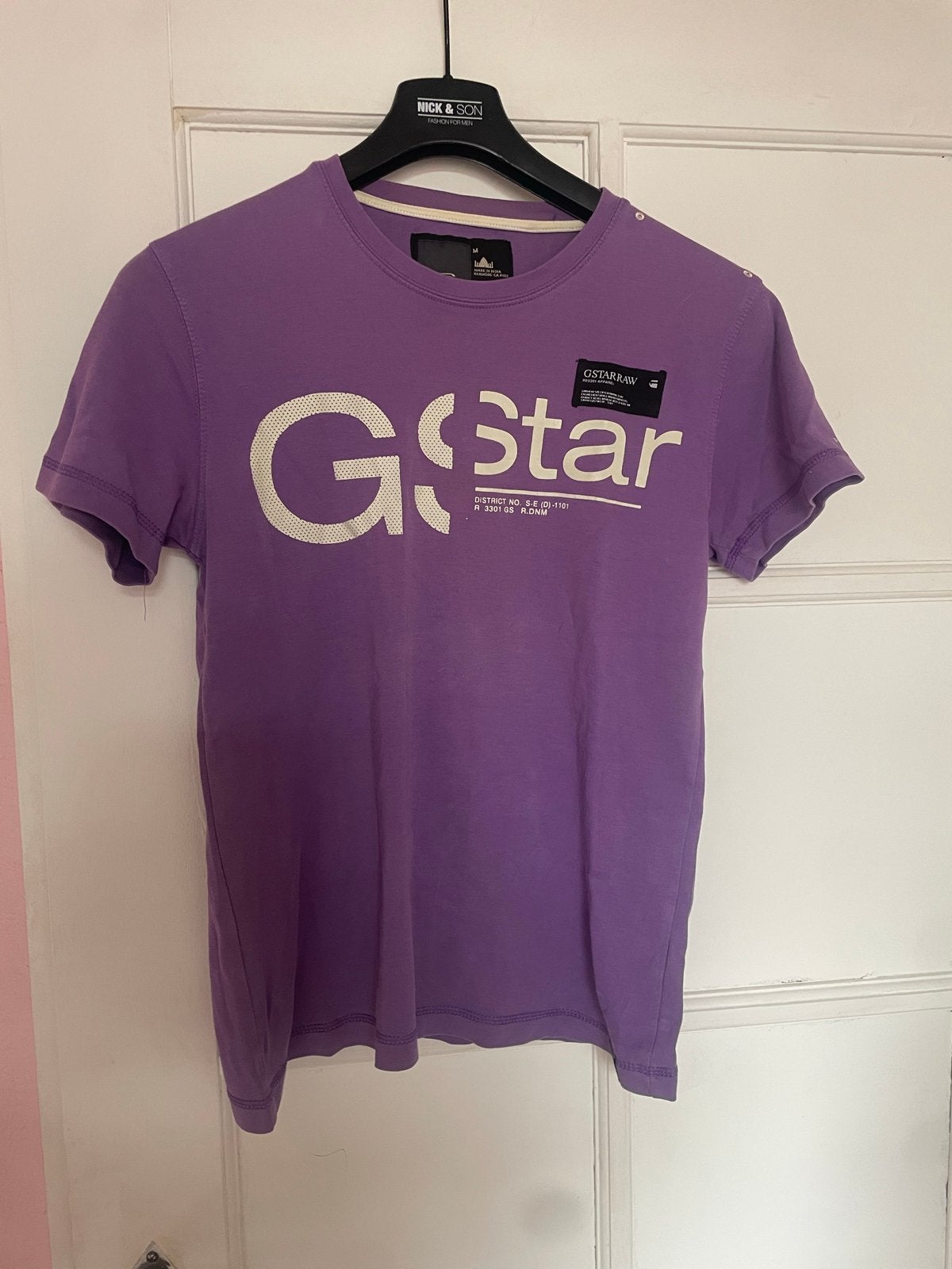 G-Star paars shirt maat M met mooie opdruk, Kleding | Heren, T-shirts, Ophalen of Verzenden, Nieuw, Maat 48/50 (M), Paars