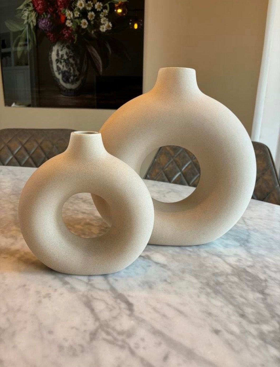 2 H&M Home Donut vazen - Nieuwstaat!, Huis en Inrichting, Woonaccessoires | Vazen, Ophalen, Nieuw, Beige