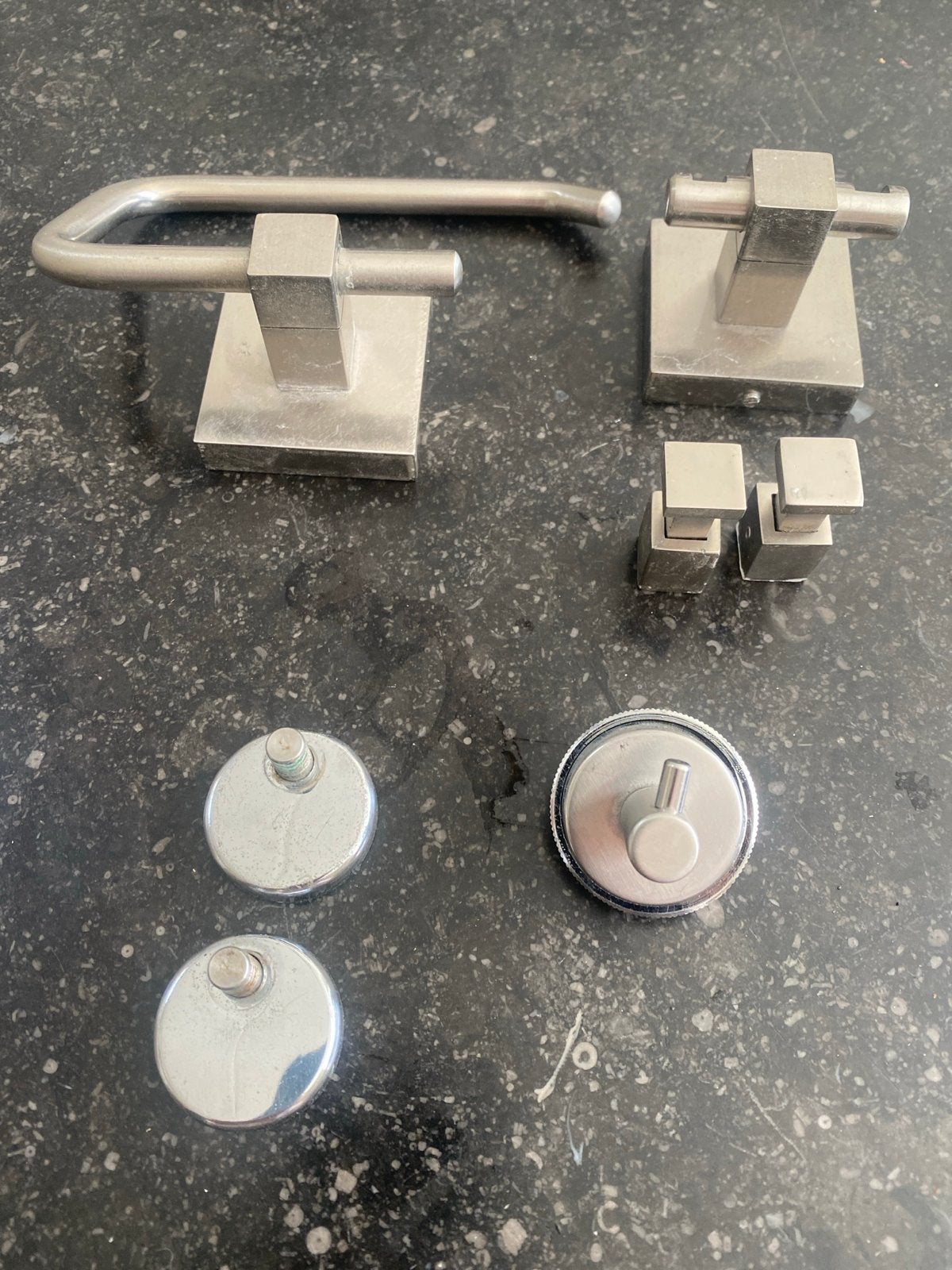 Gebruikte WC accessoires: toiletrolhouder, haakjes, slot, Ophalen of Verzenden, Gebruikt