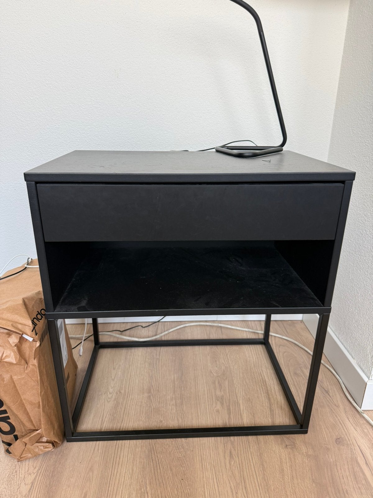 Ikea Vikhammer nachtkastje 60cm, Ophalen of Verzenden, Zo goed als nieuw, 45 tot 65 cm, 55 tot 70 cm