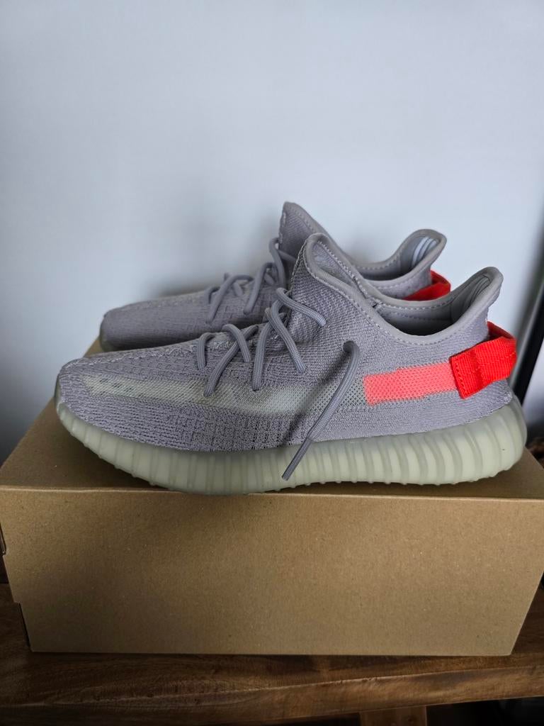 Adidas Yeezy 350 V2 Tail Light US 8 / EU 41⅓, Kleding | Heren, Schoenen, Overige kleuren, Ophalen of Verzenden, Sneakers of Gympen