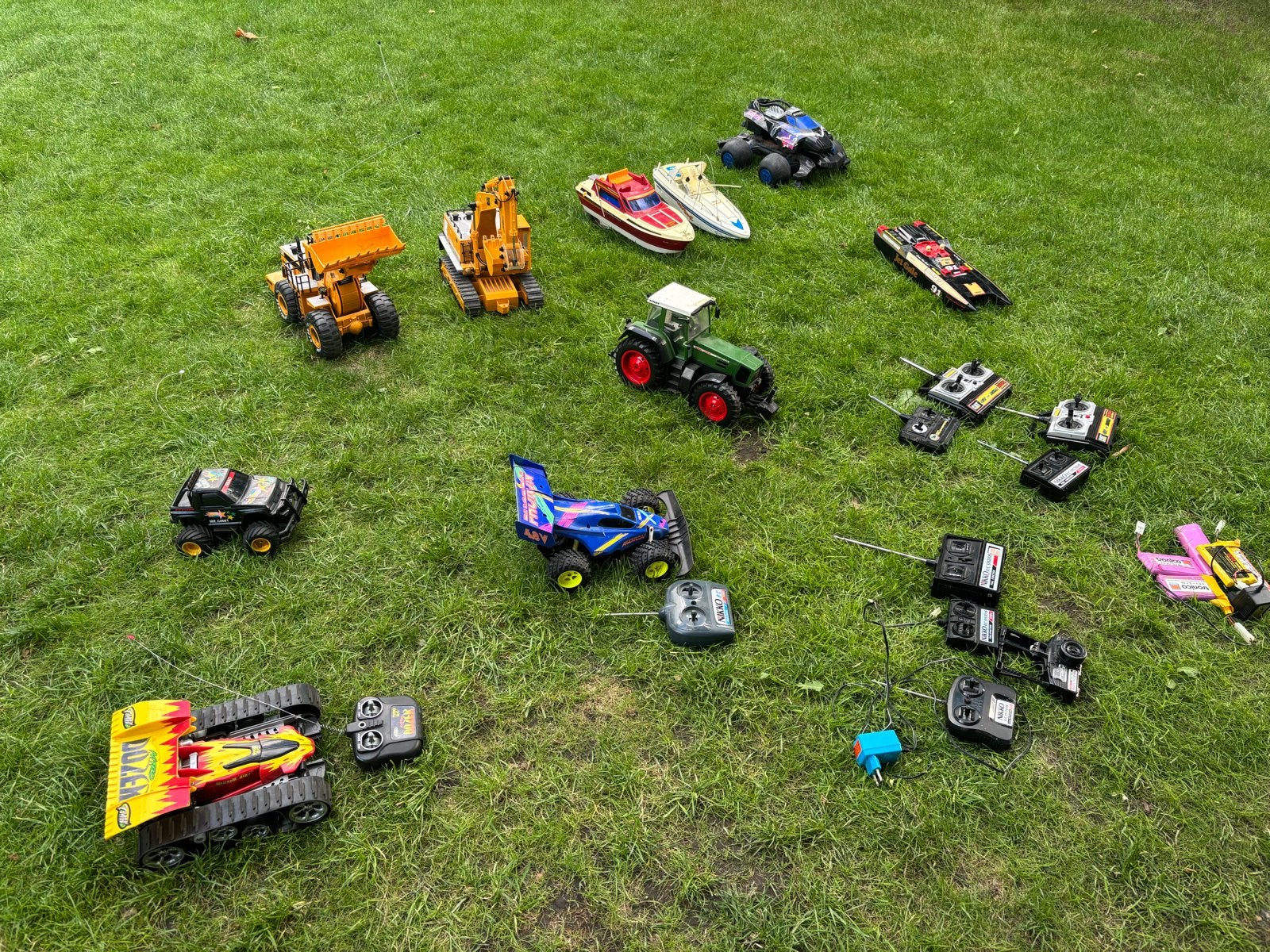 Diverse RC speelgoed: graafmachine, shovel, boten, auto's, Ophalen of Verzenden, Gebruikt, Overige schalen, Elektro