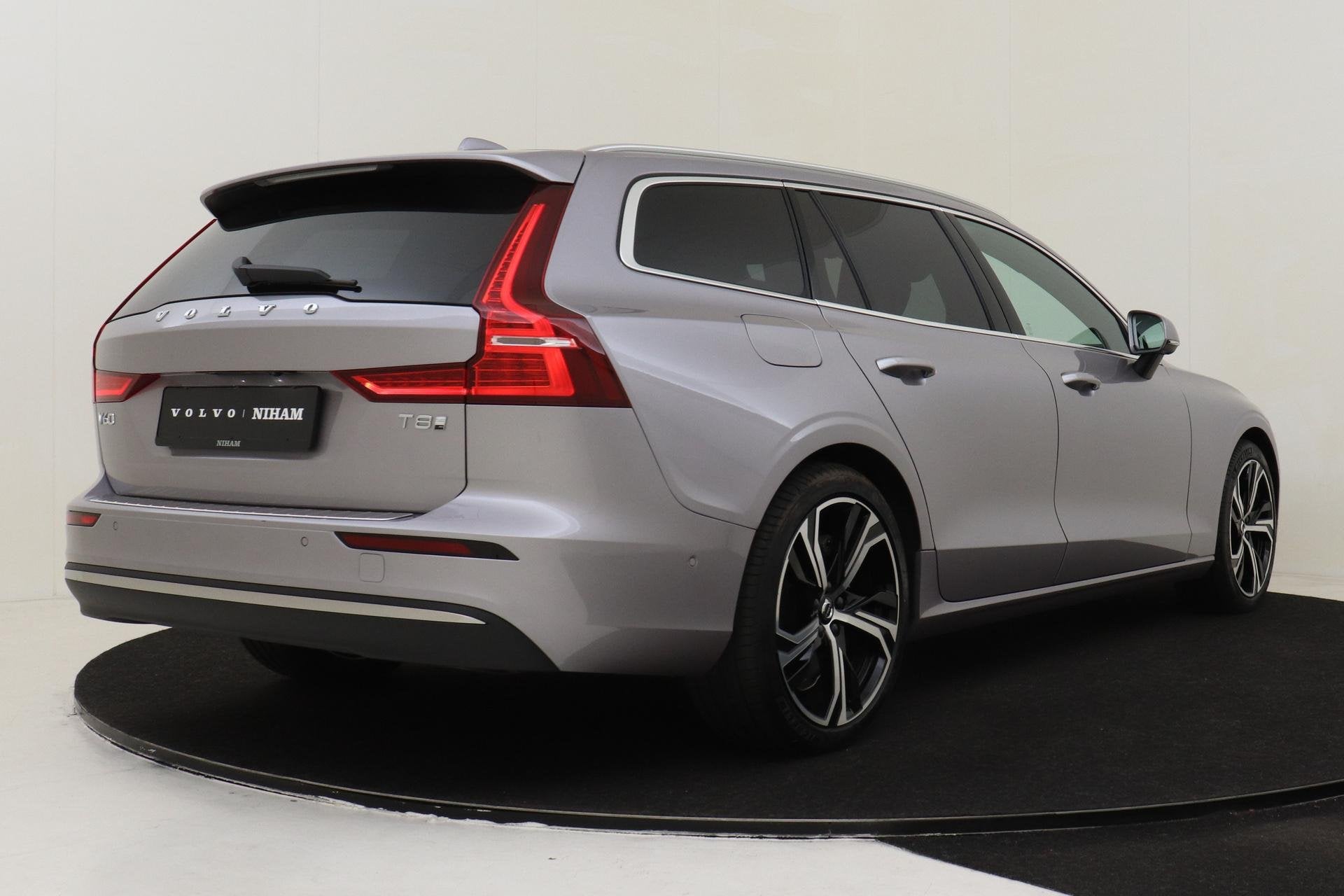 Volvo V60 T8 PLUG-IN HYBRID AWD ULTRA BRIGHT *UNIEK!* -PANO., Auto's, Automaat, 12 maanden, Stof, Gebruikt