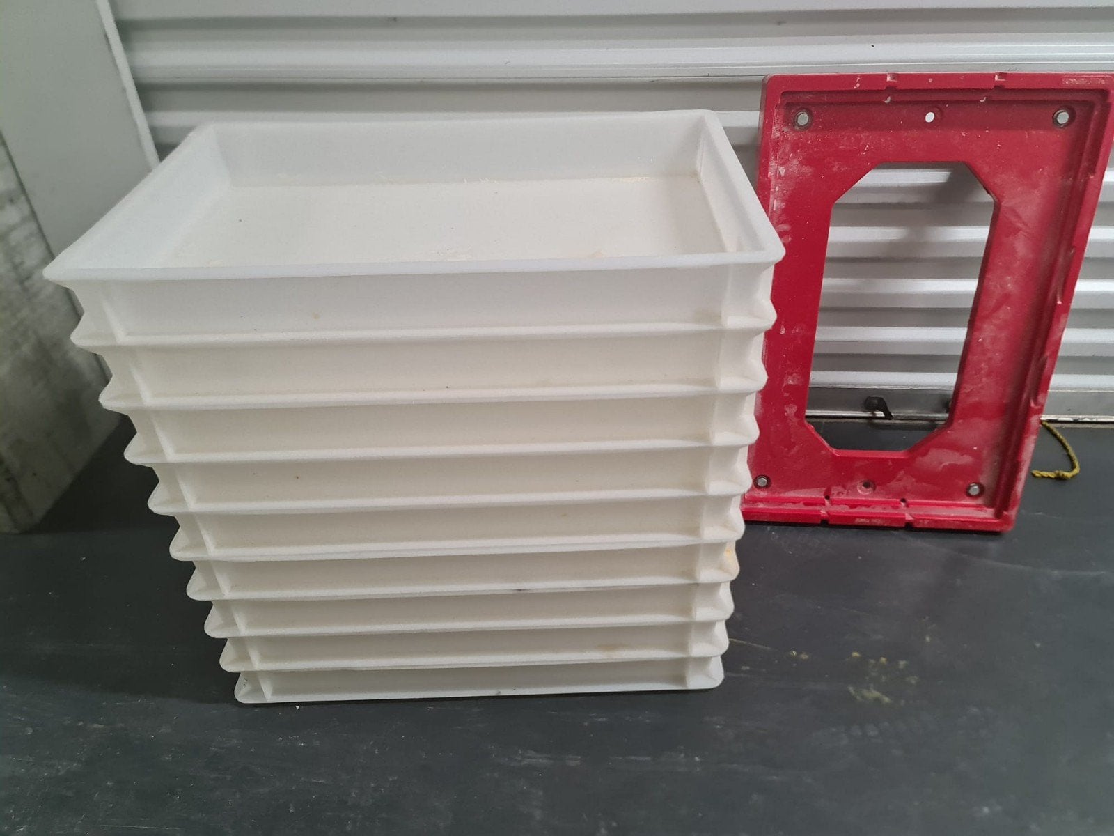 Stapelbare bakken met rolplateau, Ophalen, Gebruikt, 40 tot 60 cm, 50 tot 75 cm