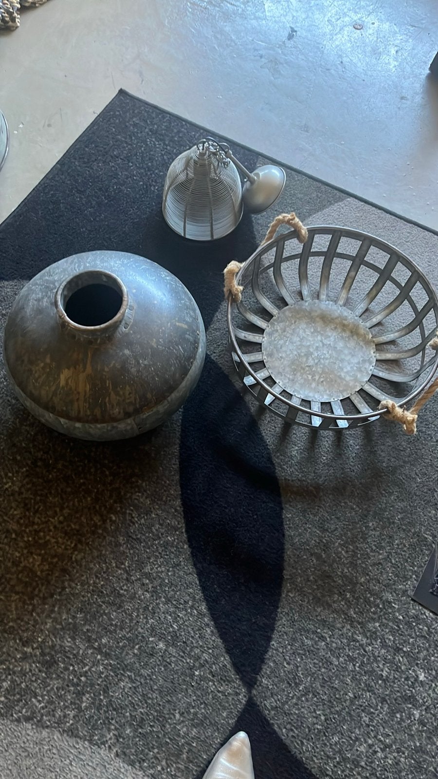 Decoratieve metalen vaas, mand en lamp, Ophalen, Gebruikt, Metaal, Industrieel
