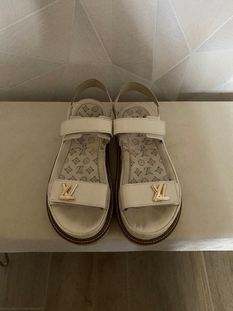 Louis Vuitton sandalen, Kleding | Dames, Schoenen, Ophalen of Verzenden, Gedragen, Beige, Sandalen of Muiltjes