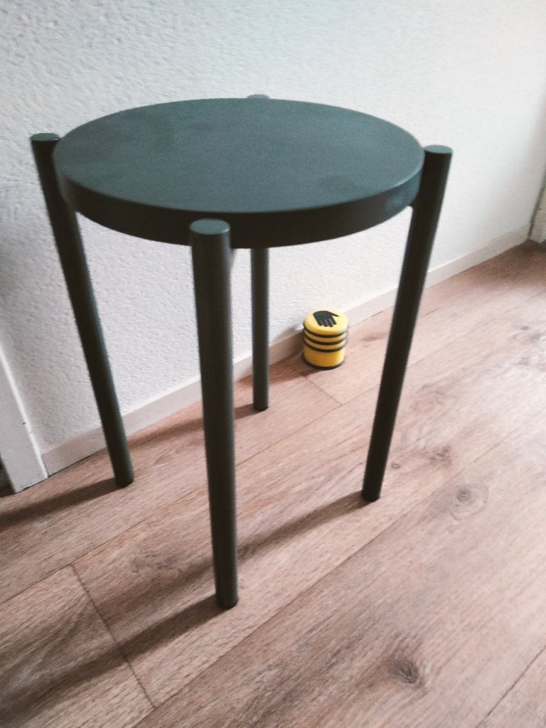 Stevige houten/metaal krukje van H &M, 45 cm, zgan, Huis en Inrichting, Krukjes, Ophalen, Zo goed als nieuw, Hout