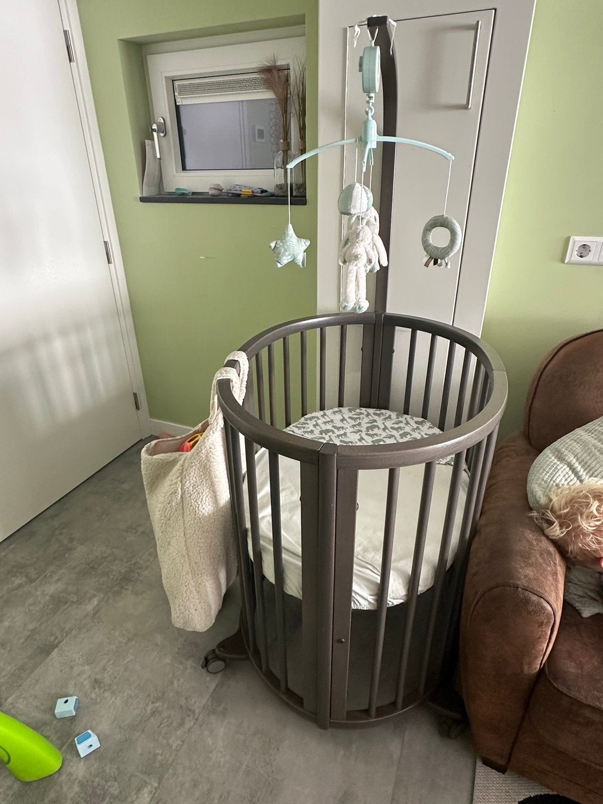 Stokke Mini Ledikant/Box - Erg Goede Staat, Kinderen en Baby's, Babywiegjes en Ledikanten, Ophalen, Zo goed als nieuw, Ledikant