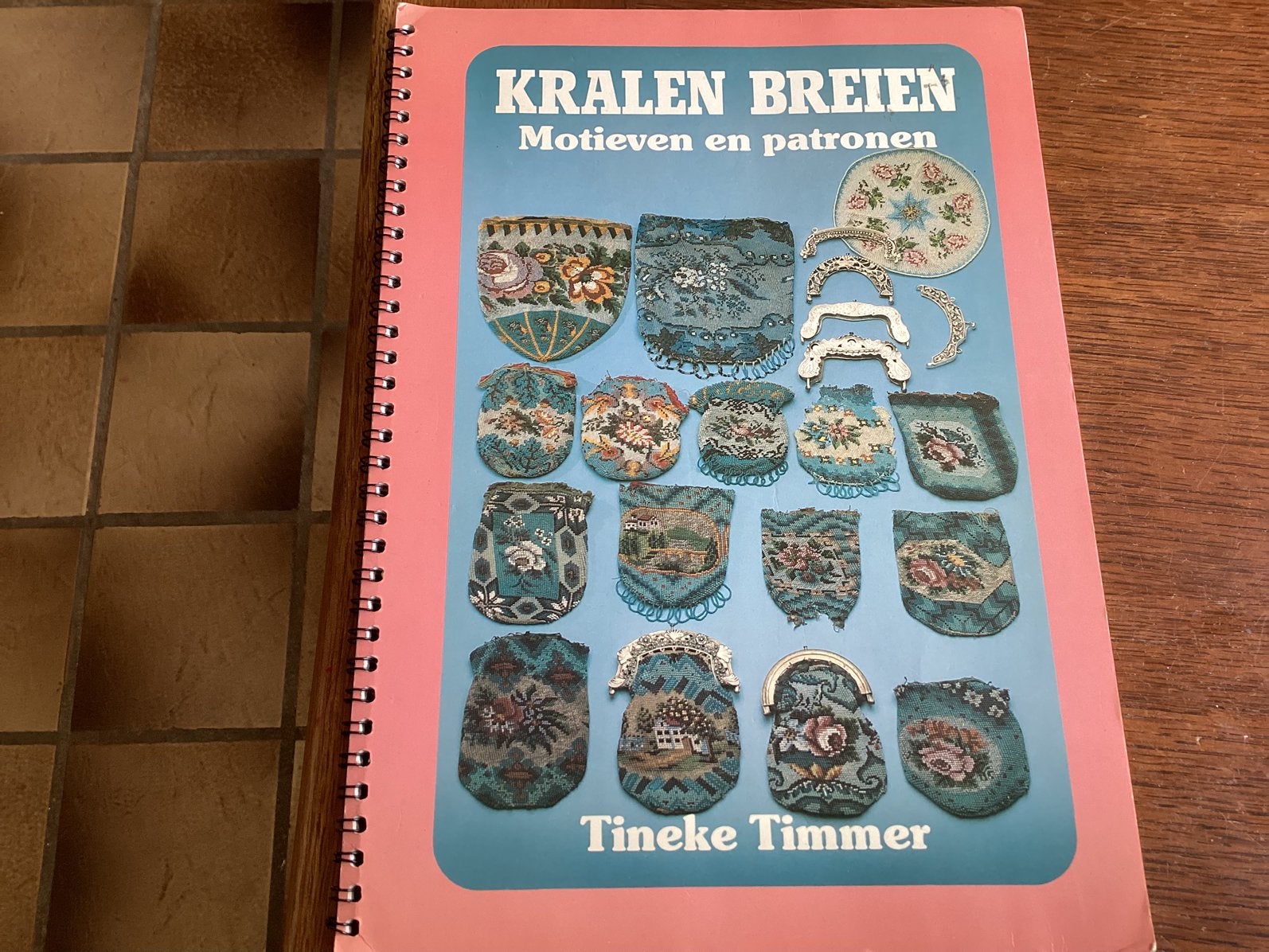 Kralen. Breien  Motieven  e Patronen, Boeken, Ophalen of Verzenden, Zo goed als nieuw, Breien en Haken