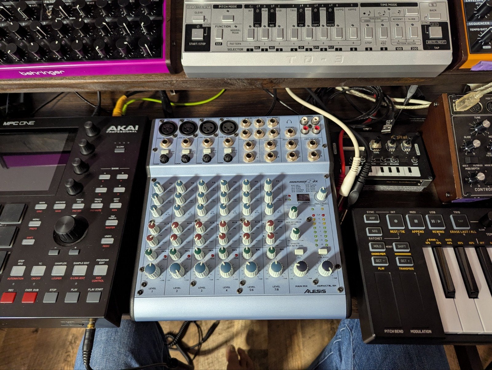 Alesis Multimix 8 met FX Mixer, Muziek en Instrumenten, Ophalen of Verzenden, Gebruikt, Minder dan 5 kanalen, Microfooningang