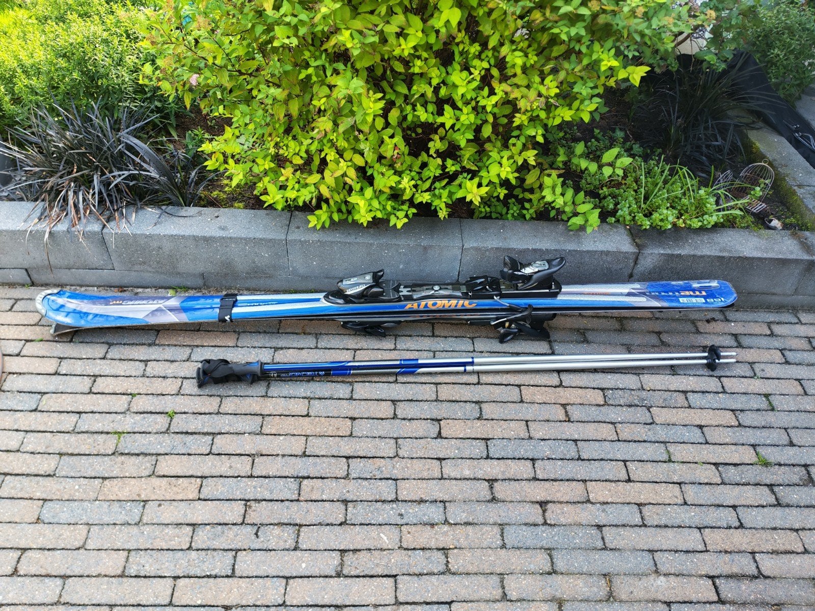ski Atomic met stokken, Ophalen, 160 tot 180 cm, Gebruikt, Atomic