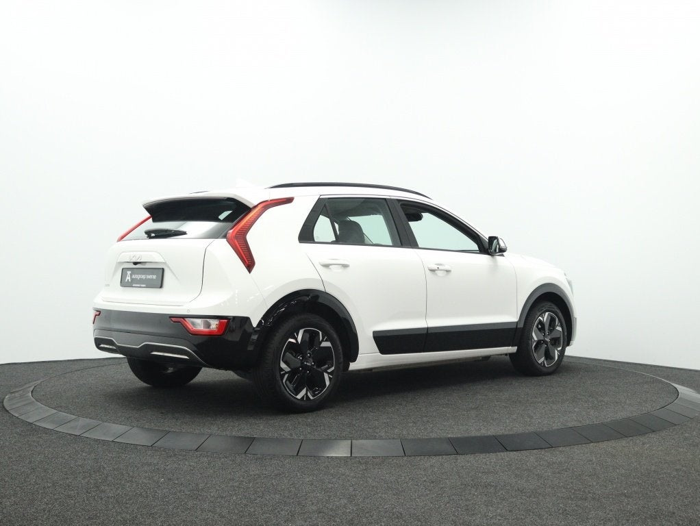 Kia Niro EV DynamicLine 64.8 kWh 204PK | Navigatie | Camera, 0 cilinders, Gebruikt, 1657 kg, Leder en Stof