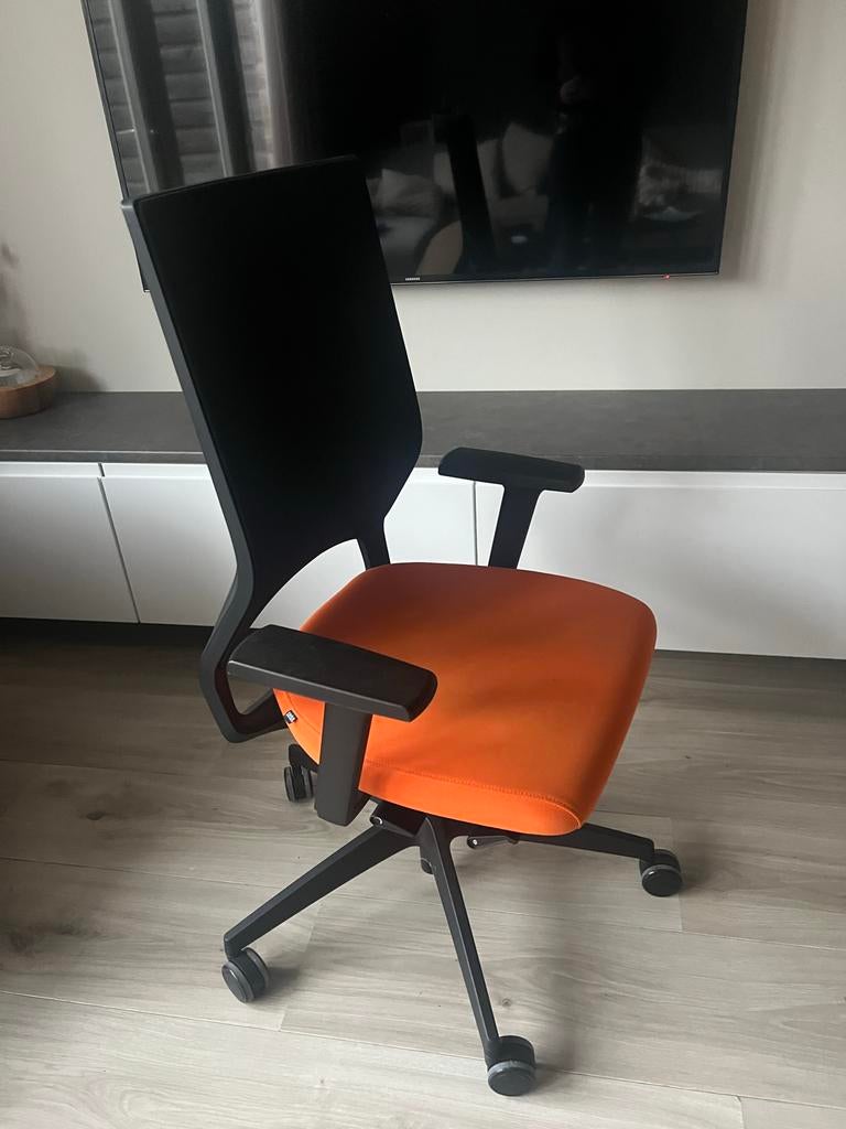 Ergonomische Bureaustoel - Oranje Zitting, Zwart Frame, Ophalen, Gebruikt, Oranje, Bureaustoel
