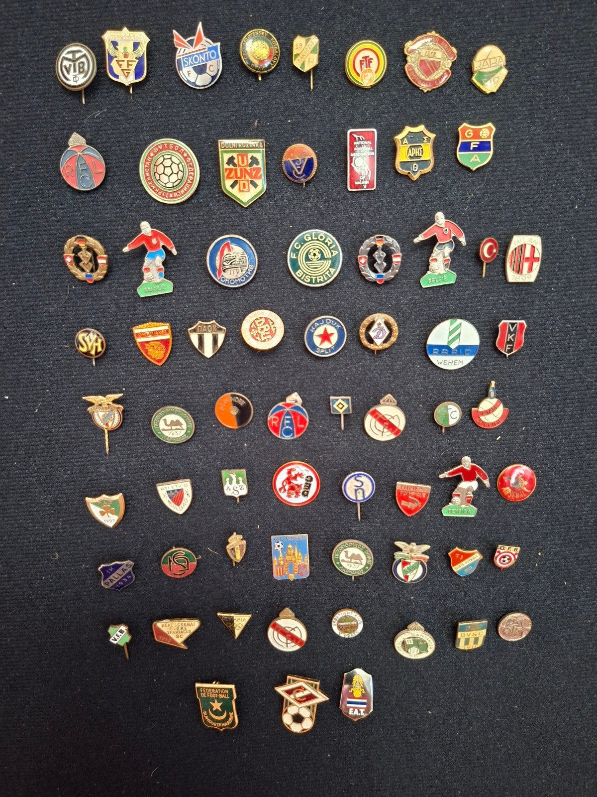 66 Prachtige BuitenlandseVoetbal speldjes, Ophalen of Verzenden, Zo goed als nieuw, Sport