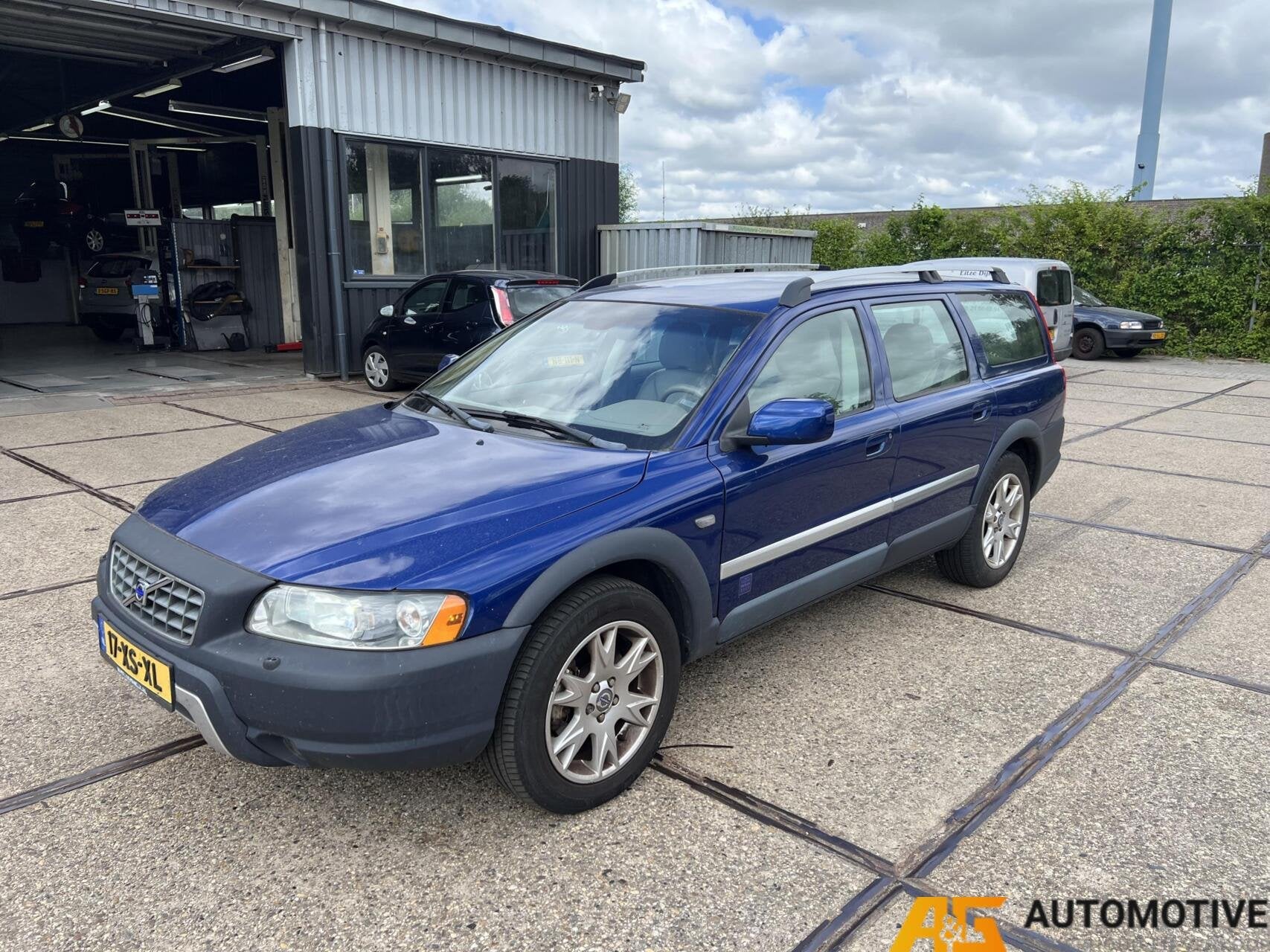 Volvo XC70 2.4D D5 AWD Automaat 2007 Blauw | Export/handel |, Automaat, 1800 kg, Stoelverwarming, Blauw
