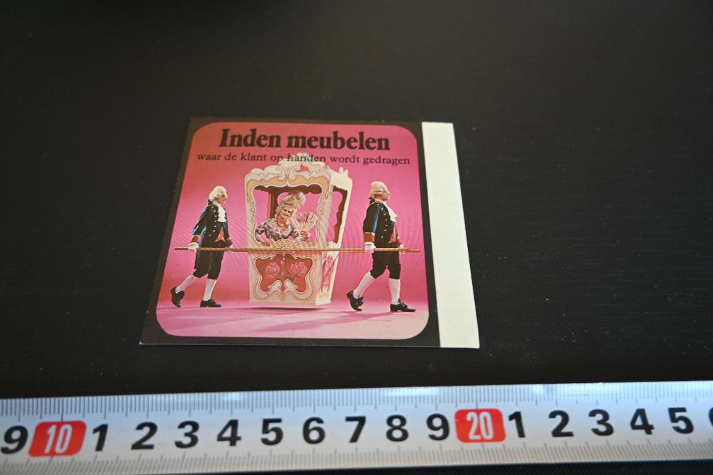 sticker inden meubelen waar klant op handen wordt gedragen, Ophalen, Zo goed als nieuw