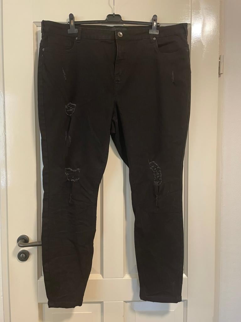 Zizzi Zwarte Jeans met Scheuren - Maat 52, Ophalen of Verzenden, Zo goed als nieuw, Zwart, Broek of Spijkerbroek