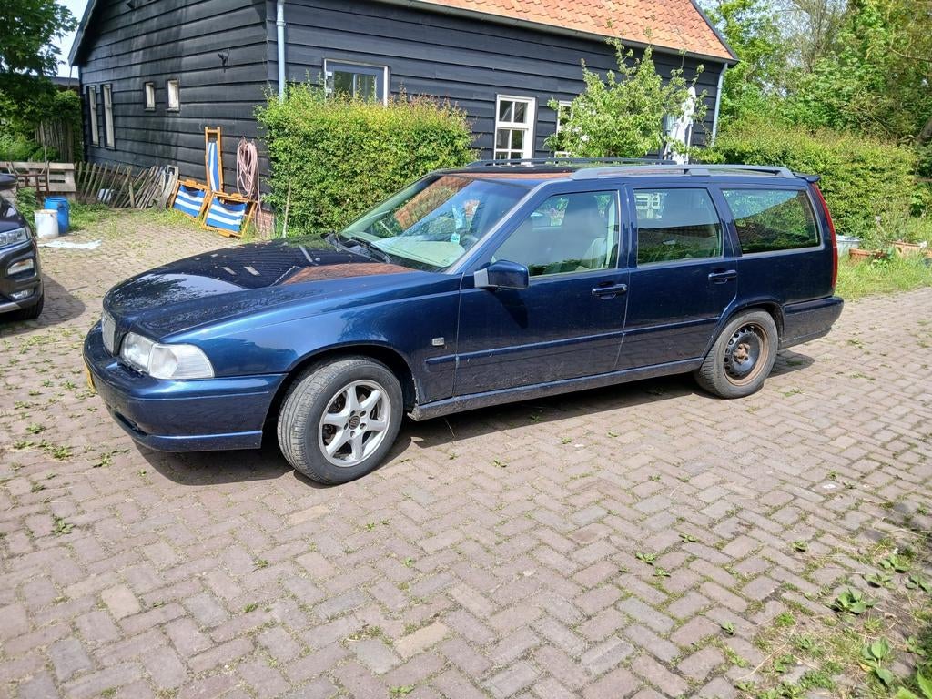 Volvo V70 2.5 1999 Blauw, Blauw, Grijs, Particulier, 1600 kg