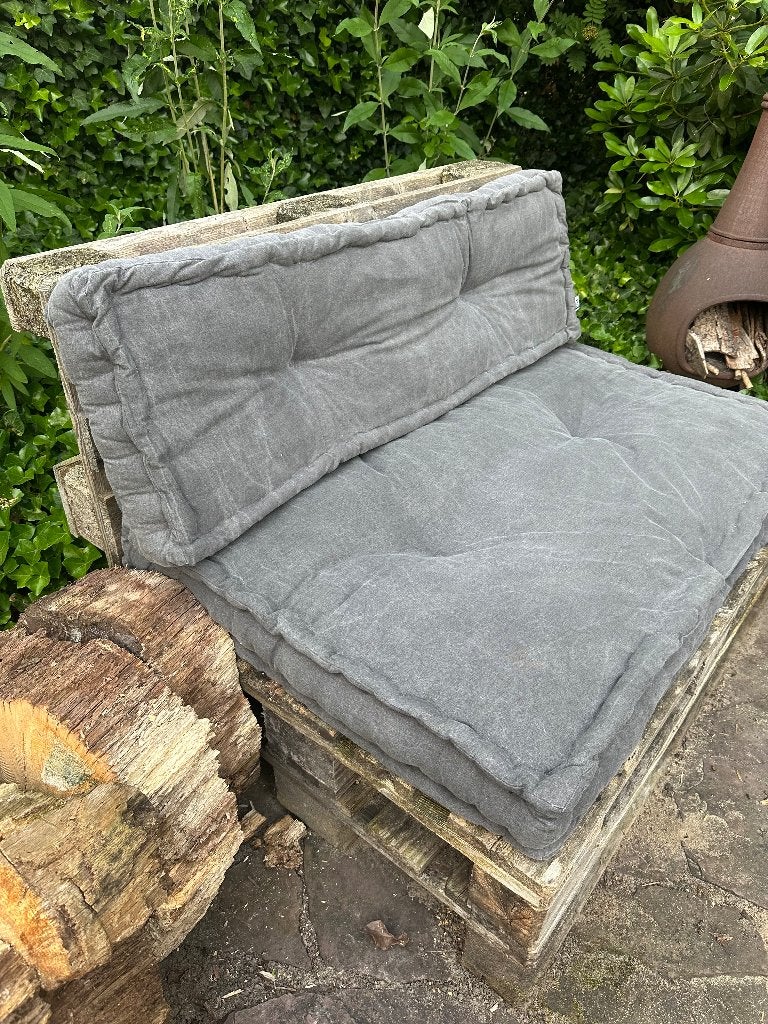 grijze tuinkussens voor een palletbank, Ophalen, Zo goed als nieuw