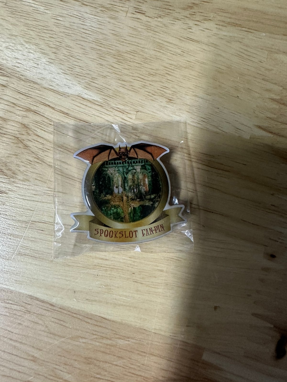 Efteling pin spookslot, Ophalen of Verzenden, Zo goed als nieuw, Button of Speldje