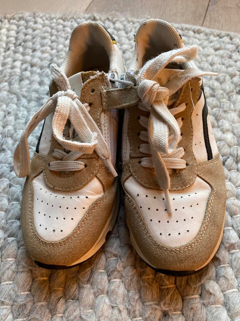 Beige / zwarte sneakers maat 30, Kinderen en Baby's, Kinderkleding | Schoenen en Sokken, Gebruikt, Meisje, Sportschoenen, Ophalen of Verzenden