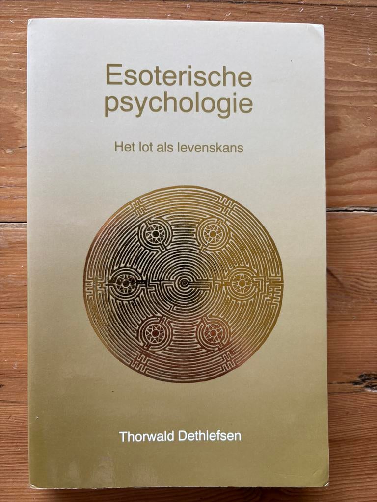 Esotherische psychologie - Thorwald Dethlefsen, Ophalen of Verzenden, Gelezen