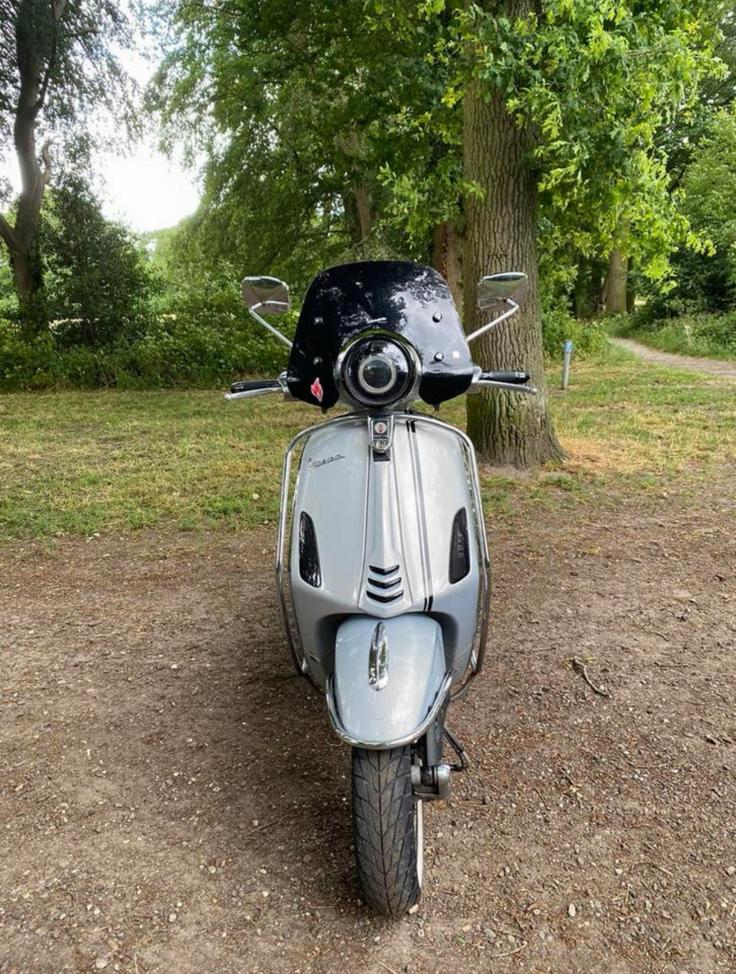 Vespa Primavera Touring brom, Fietsen en Brommers, Scooters | Vespa, Zo goed als nieuw, Overige modellen, Benzine, Ophalen of Verzenden