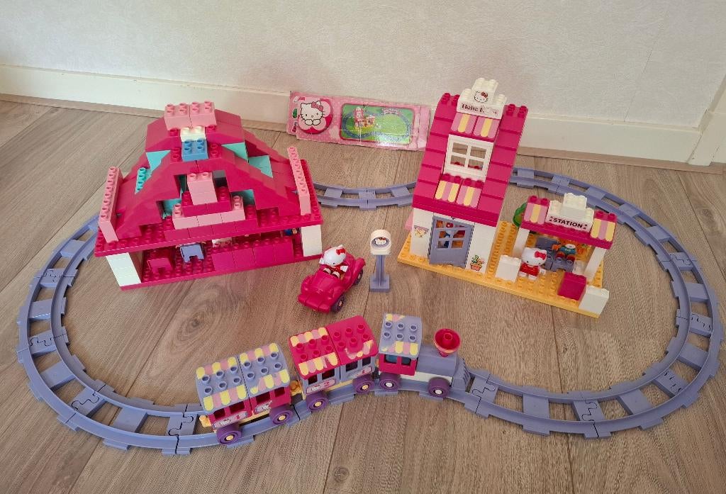 Duplo Hello Kitty Station + Auto set, Kinderen en Baby's, Speelgoed | Duplo en Lego, Gebruikt, Overige thema's, Ophalen of Verzenden