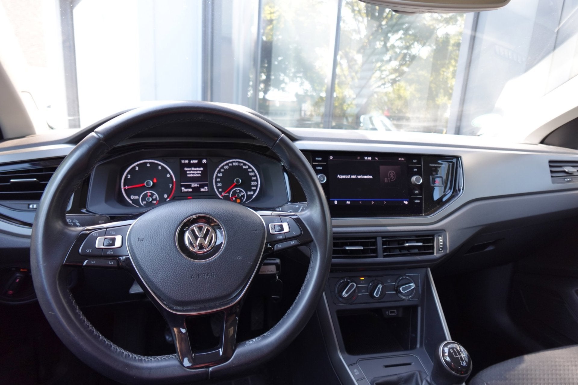 Volkswagen Polo 1.0 TSI Highline PDC NAVI CRUISE, Auto's, Voorwielaandrijving, Dealer onderhouden, Gebruikt, 23 km/l