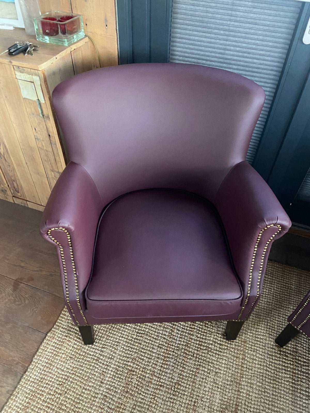 Twee mooie donkerrode leren fauteuils. Ongeveer jaar oud., Huis en Inrichting, Ophalen, Zo goed als nieuw, 75 tot 100 cm, 50 tot 75 cm