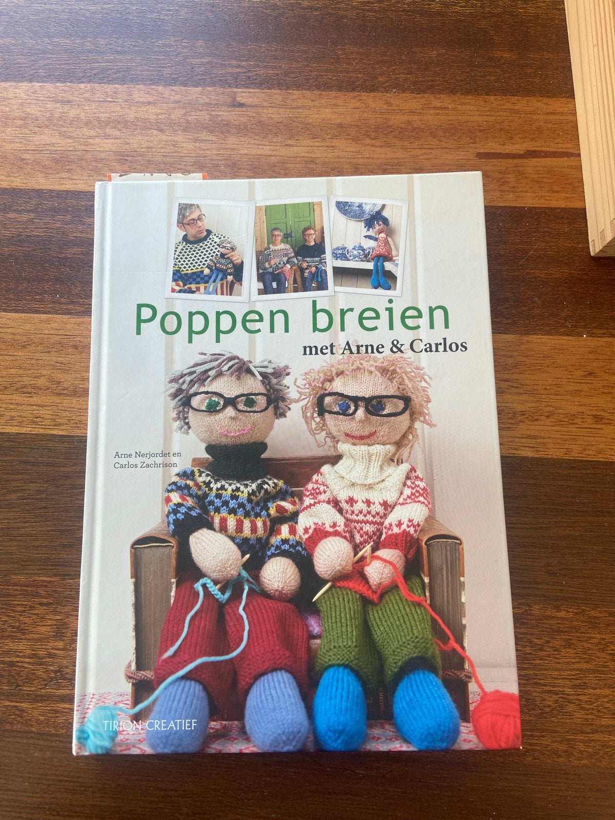 Poppen breien met Arne & Carlos - Super leuk boek!, Ophalen of Verzenden, Zo goed als nieuw, Breien, Patroon of Boek