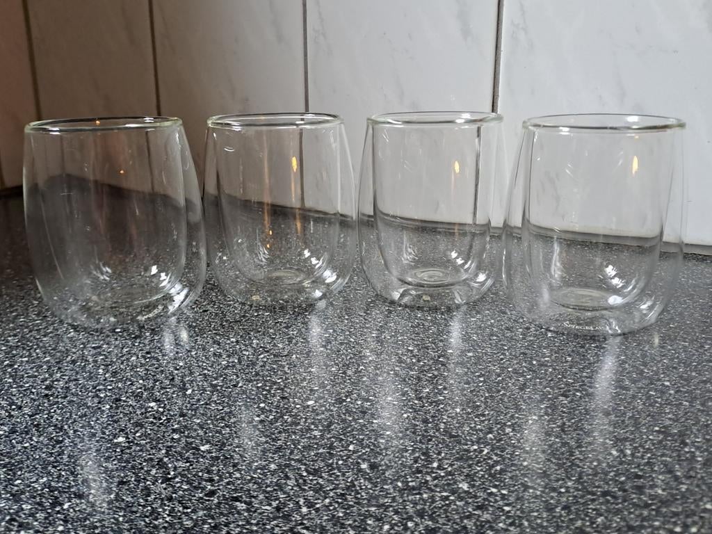 4 dubbelwandige koffieglazen of theeglazen., Glas of Glazen, Ophalen of Verzenden, N.v.t, N.v.t