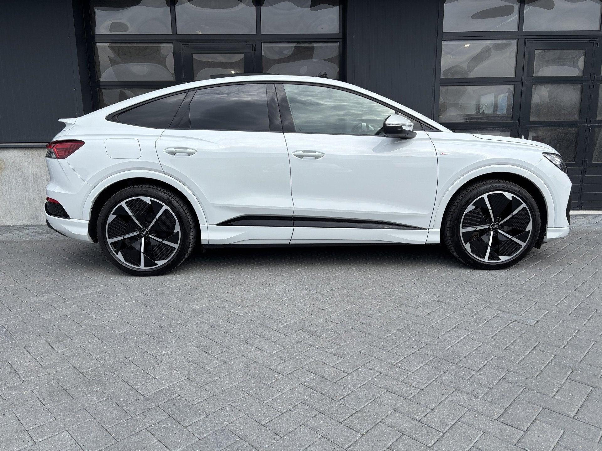 Audi Q4 Sportback e-tron 40 S-line Competition 77 kWh Pano, Automaat, Dealer onderhouden, Achterwielaandrijving, Gebruikt
