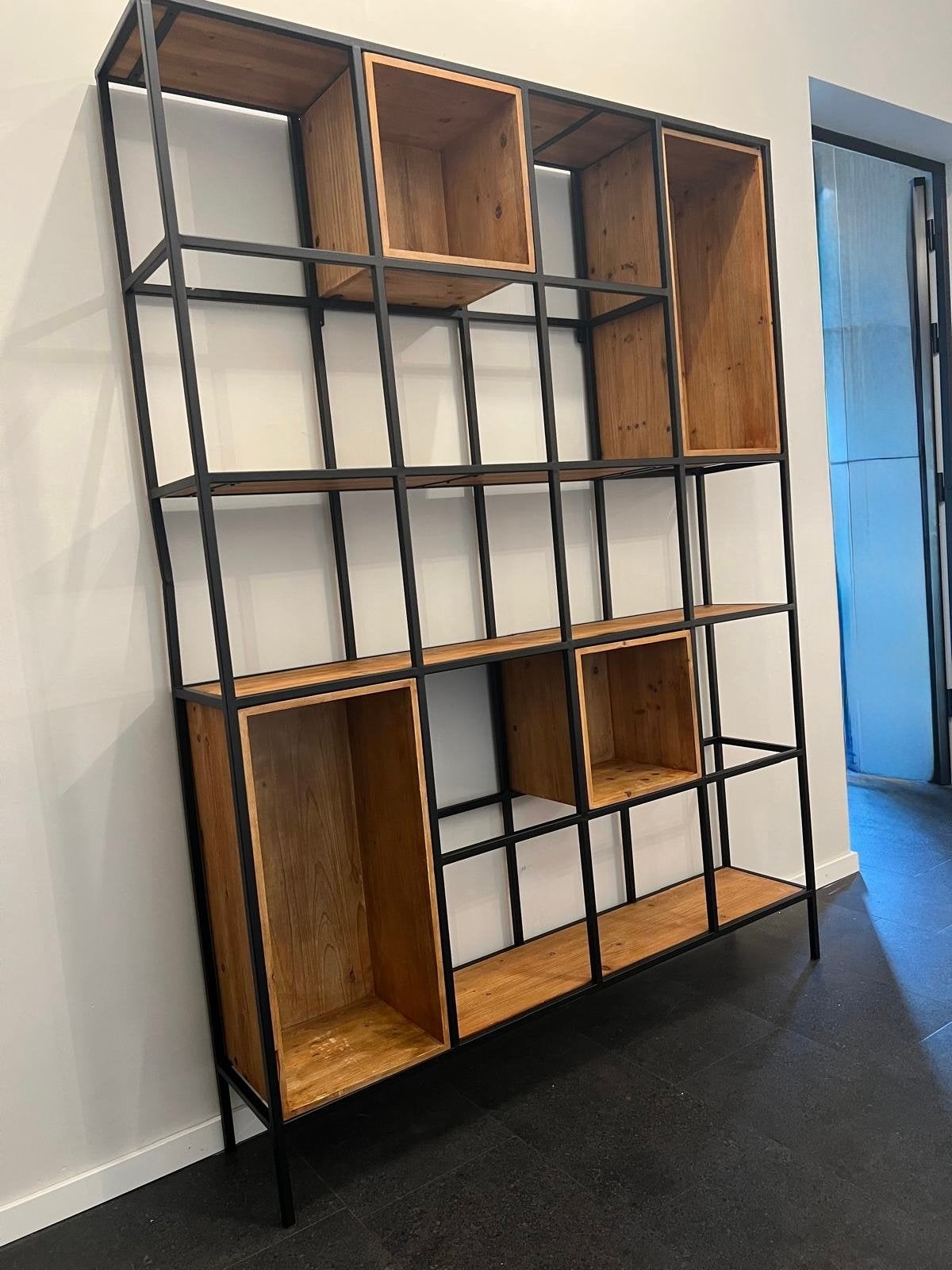 Industriële Boekenkast met Houten Vakken, Huis en Inrichting, Ophalen, Met plank(en), 100 tot 150 cm, 200 cm of meer