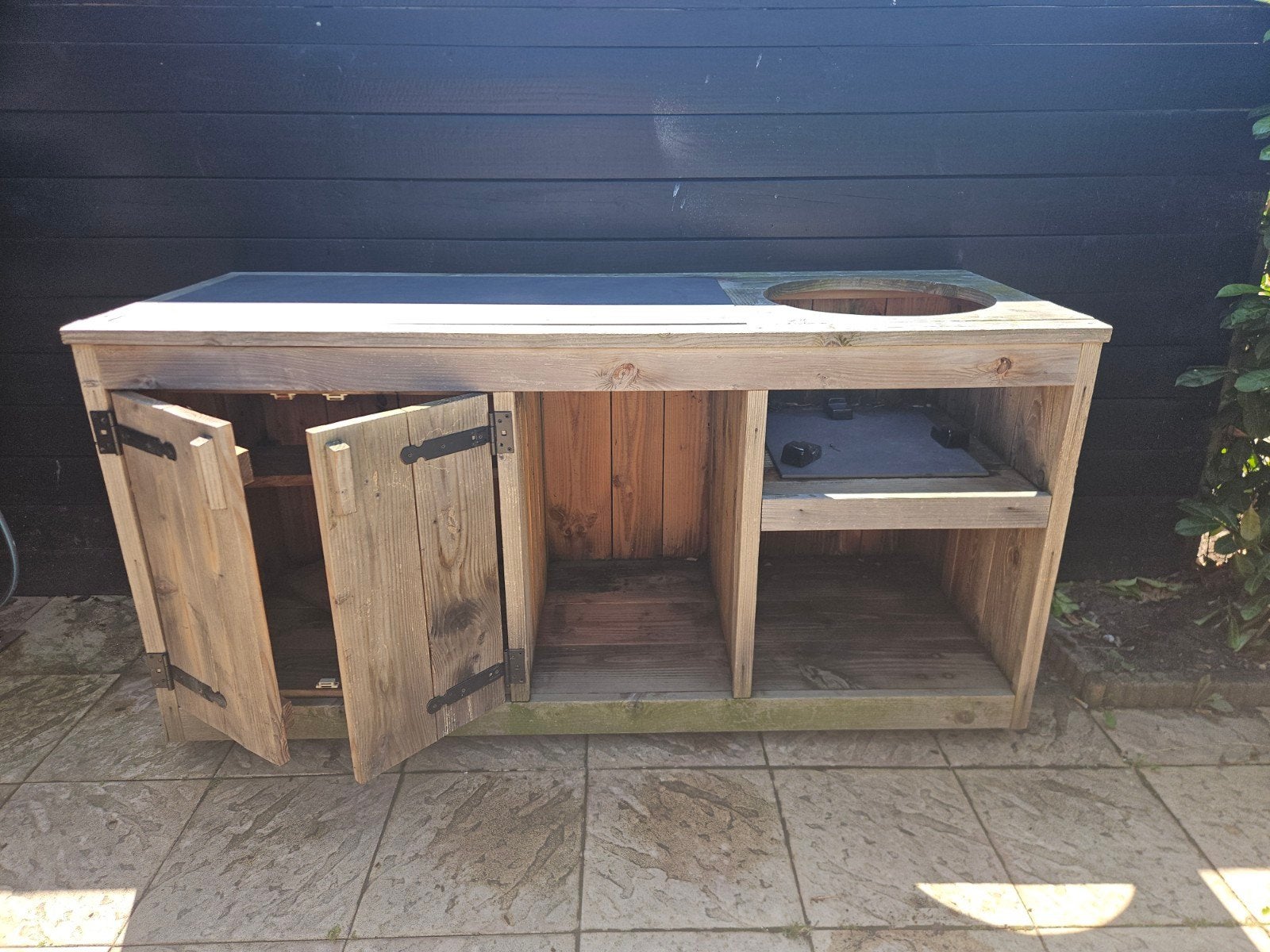 Buitenkeuken met kamado-optie en koelkasttruimte, Ophalen of Verzenden, Gebruikt, Houtskool, Vrijstaand