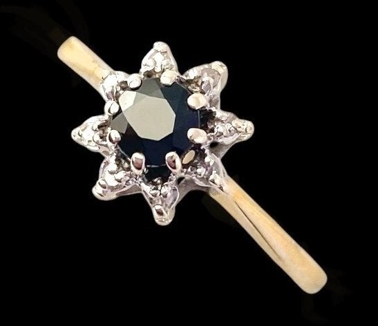 9 kt gouden damesring met saffier en diamant, Blauw, Ophalen of Verzenden, Met edelsteen, Dame