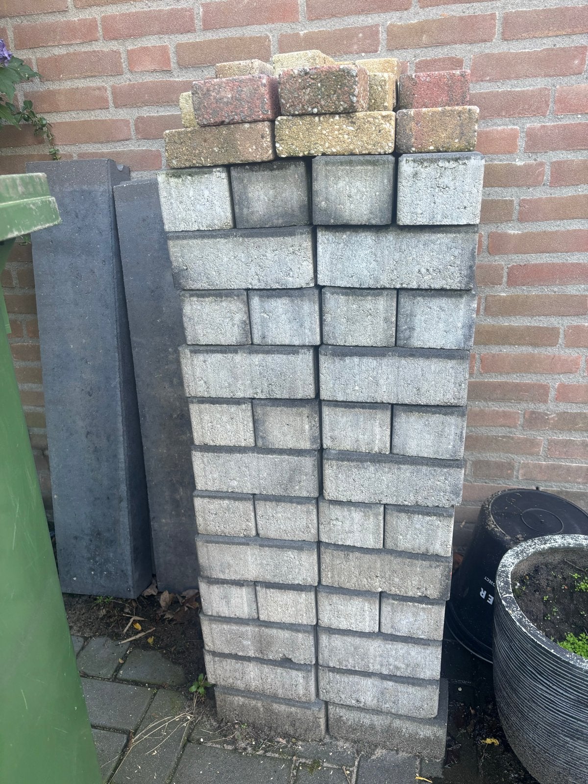 Gratis af te halen: Bakstenen en randstenen in Veghel, Doe-het-zelf en Verbouw, Ophalen, Gebruikt, Bakstenen