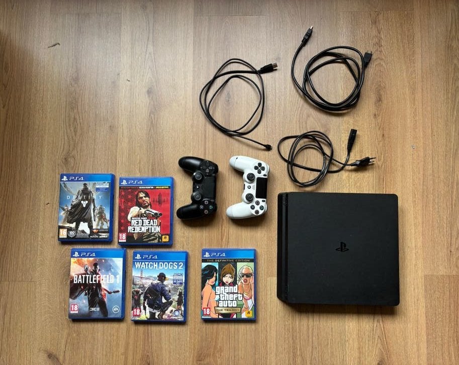 PS4 Slim 1TB complete set – 2 controllers + 5 games, Spelcomputers en Games, Met games, Met 2 controllers, Ophalen of Verzenden