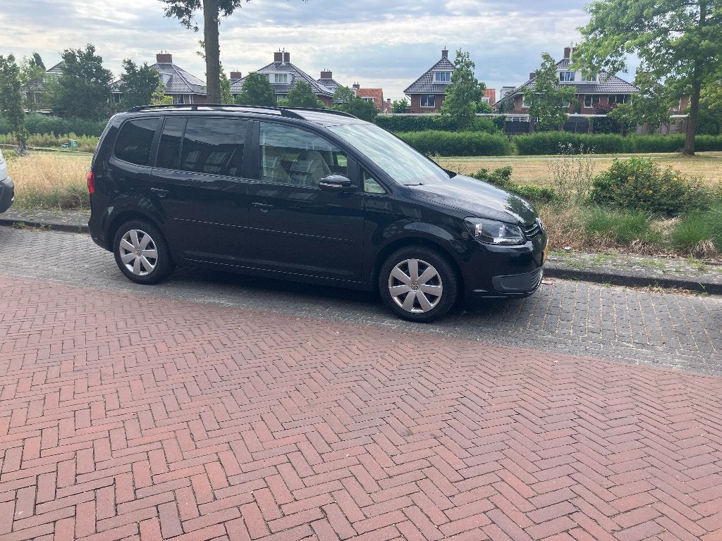Volkswagen Touran 1.2 TSI 77KW 7P 2012 Zwart /apk 07-2027, Auto's, Volkswagen, Voorwielaandrijving, Stof, Beige, 4 cilinders