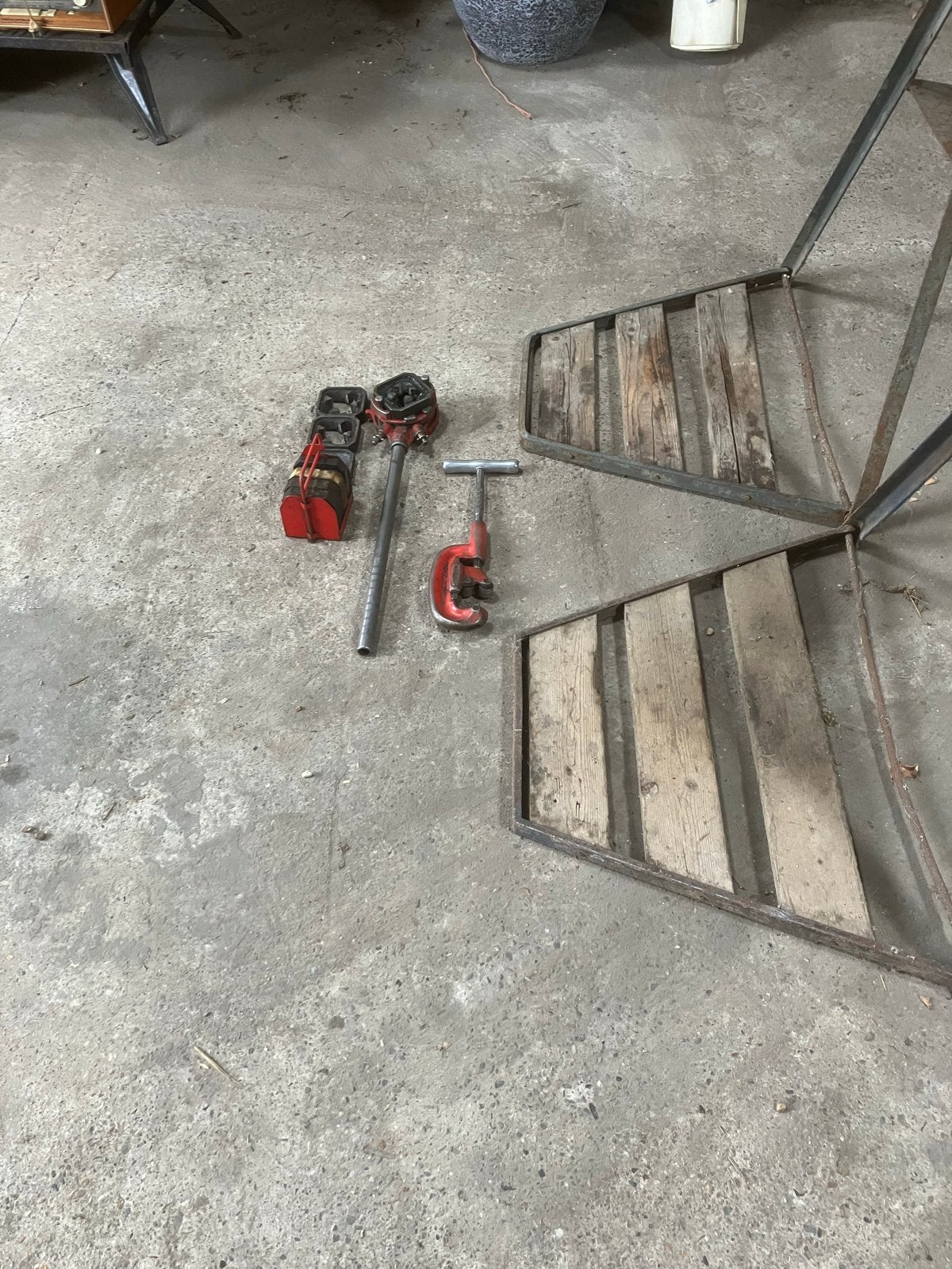 Pioniers pijpenklem met snij-ijzer en draadsnijder Ridcid, Ophalen, Gebruikt, Klem, Overige merken