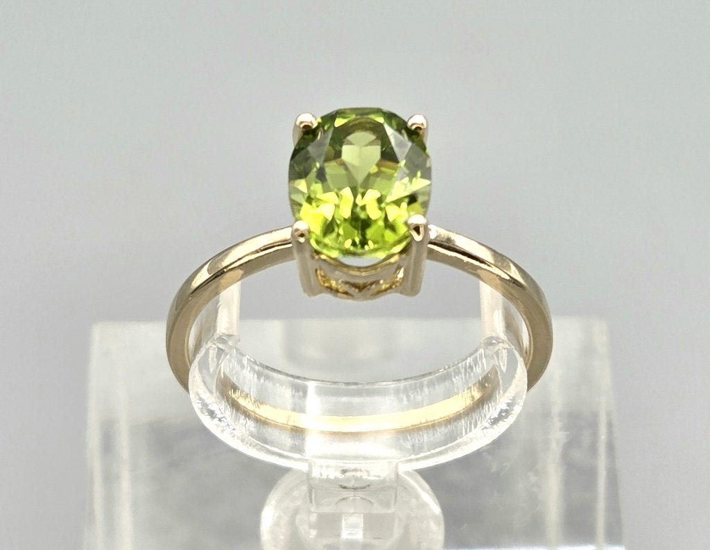 Gouden Vintage solitaire ring met peridot. 2026/516, ., Ophalen of Verzenden, Zo goed als nieuw, Met edelsteen